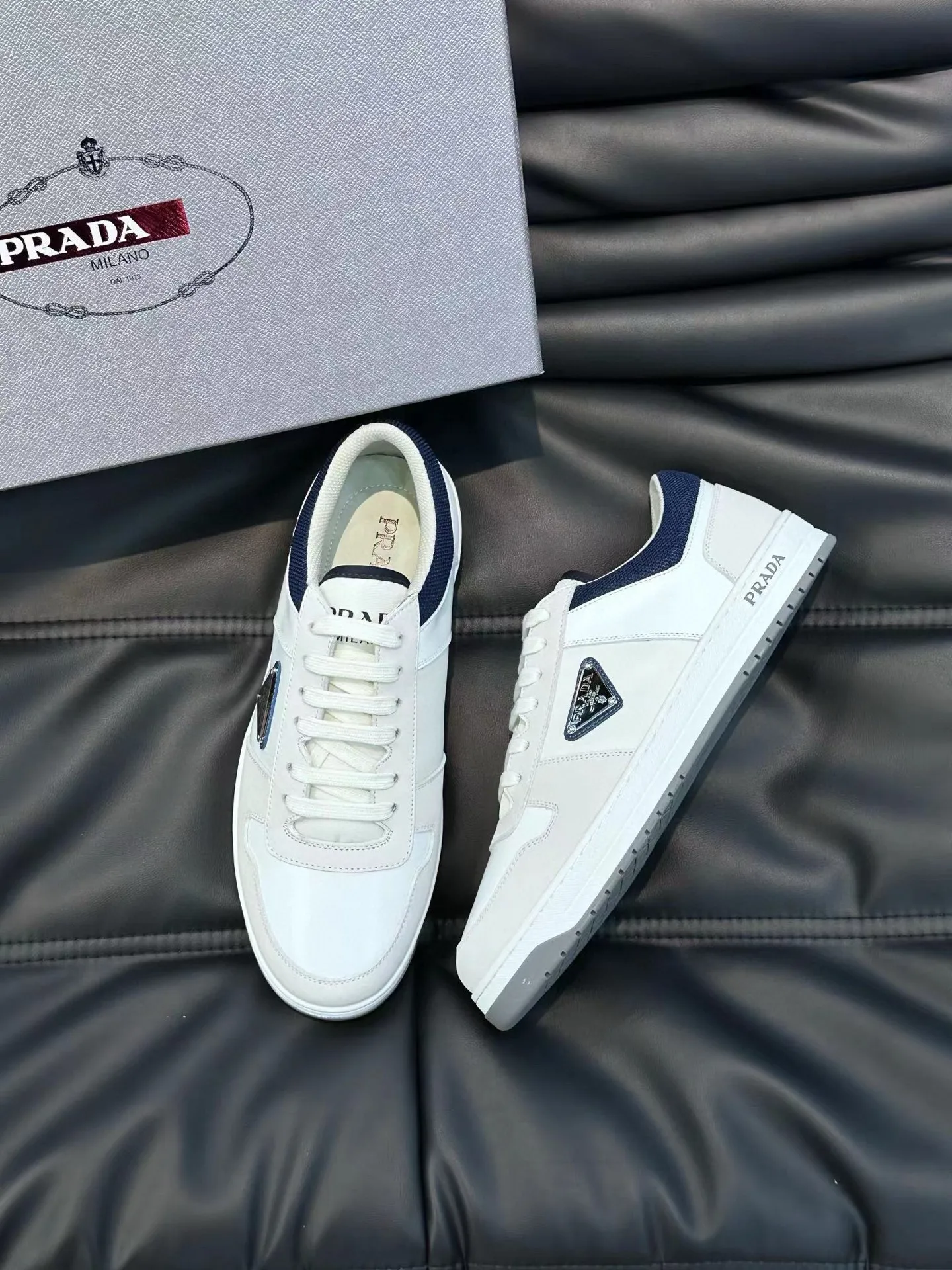 Factory price: 400💰Prada new men's leather sports shoes, the highest version on the market, any comparison is welcome🆚! The original leather has excellent texture and is super high-end! Fetal sheep net lining imported from Italy, removable pad! Luxurious materials and fine workmanship, highly recommended! Code number: 38-44, customized 45